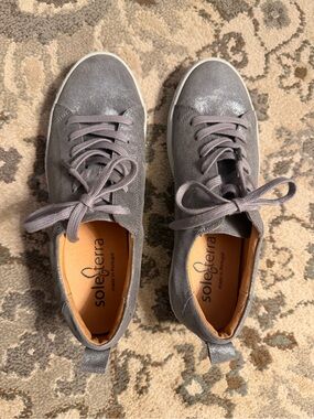 Sole & Terra Metallic Pewter Suede Sneakers Sz 41 Like New